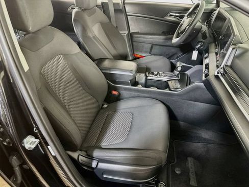 Used 2023 Kia Sportage LX AWD/4WD image 11