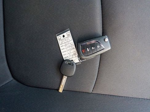 Used 2021 Toyota Corolla LE FWD image 28