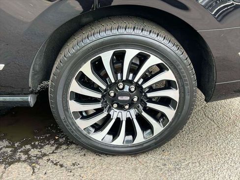 Used 2024 Lincoln Navigator Black Label AWD/4WD image 10