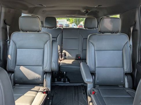 Used 2021 Chevrolet Suburban Premier w/ Premium Package AWD/4WD image 16