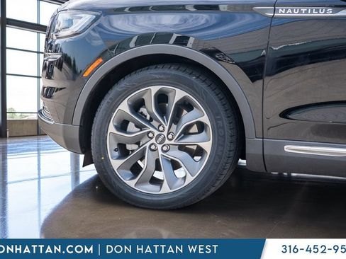 Used 2022 Lincoln Nautilus Reserve AWD/4WD image 38