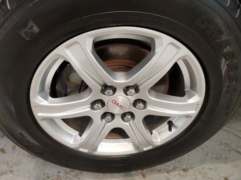 Used 2019 GMC Acadia SLE image 28