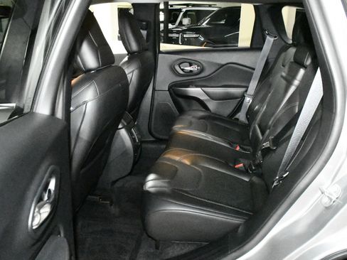 Used 2019 Jeep Cherokee Limited image 49