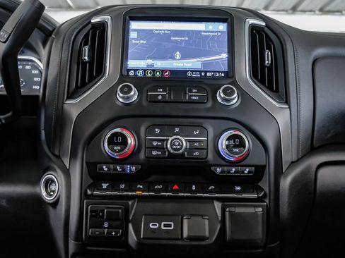 Used 2023 GMC Sierra 3500 Denali w/ Denali Ultimate Package AWD/4WD image 27