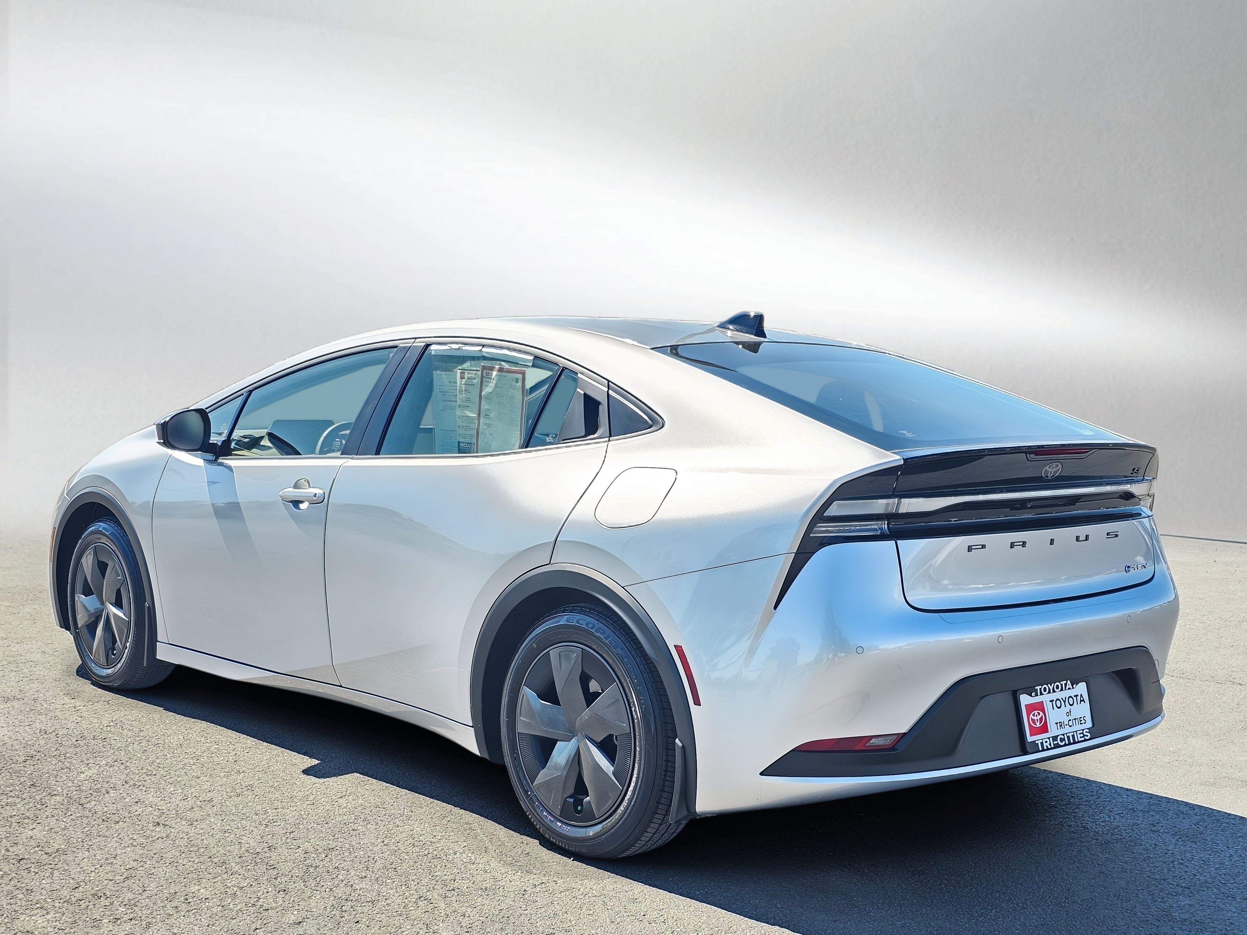 Certified 2026 Toyota Prius Plug-In Hybrid FWD image 4