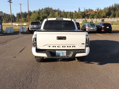Used 2017 Toyota Tacoma TRD Sport w/ Tow Package (A/T) AWD/4WD image 6