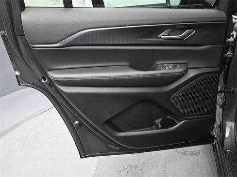 New 2025 Jeep Grand Cherokee L Laredo image 14