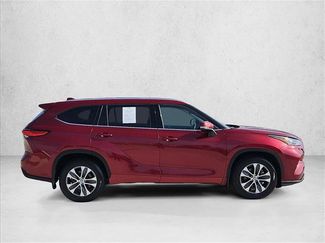 Used 2020 Toyota Highlander XLE video 4