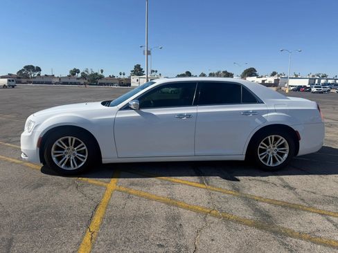 Used 2017 Chrysler 300 C RWD image 3