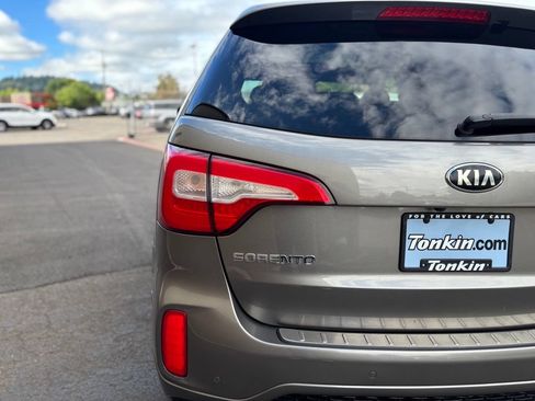 Used 2014 Kia Sorento SX w/ 3rd Row Package AWD/4WD image 8