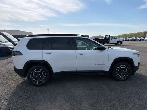 New 2026 Jeep Cherokee Laredo AWD/4WD image 2