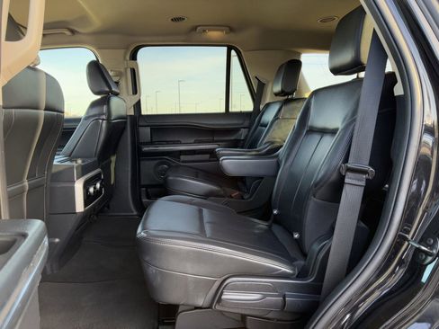 Used 2024 Ford Expedition XLT image 27