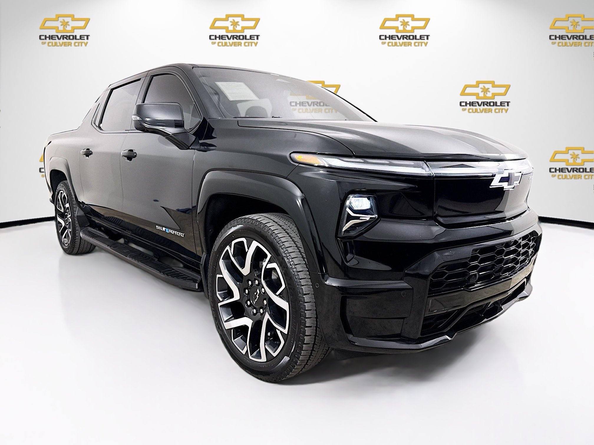 Used 2024 Chevrolet Silverado EV RST AWD/4WD image 1
