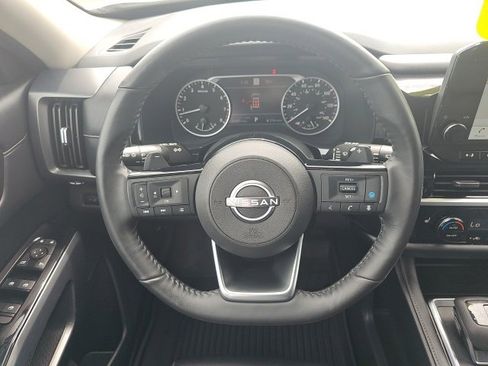 Used 2023 Nissan Pathfinder SL image 19