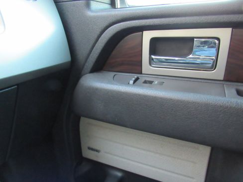 Used 2012 Ford F150 Lariat w/ Lariat Chrome Pkg image 25