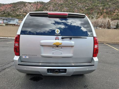 Used 2014 Chevrolet Suburban LT w/ Luxury Package image 11