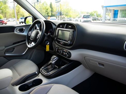 Used 2022 Kia Soul LX FWD image 15