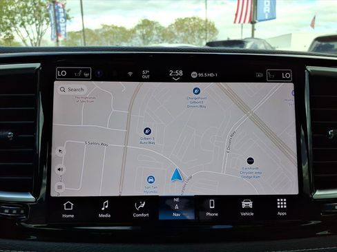 Used 2021 Chrysler Pacifica Limited w/ Uconnect Theater Family Group image 19