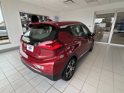 Used 2020 Chevrolet Bolt Premier w/ Infotainment Package FWD image 7