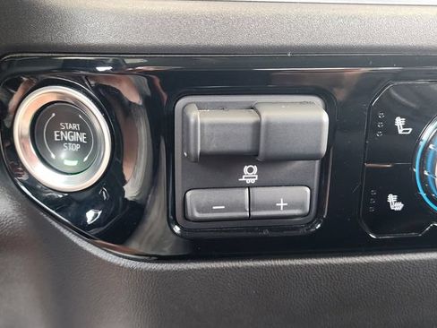 Used 2025 GMC Sierra 1500 SLT RWD image 34