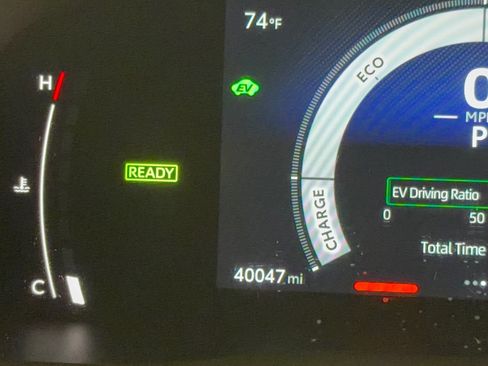 Used 2025 Toyota Camry SE w/ Convenience Package FWD image 26