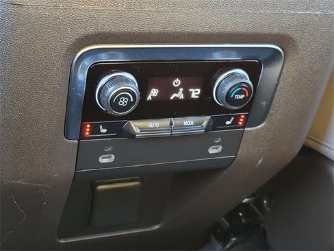 Used 2022 Chevrolet Tahoe Z71 w/ Luxury Package image 14