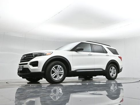 Certified 2023 Ford Explorer XLT image 48