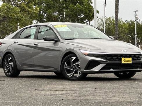 Certified 2025 Hyundai Elantra Sport image 2