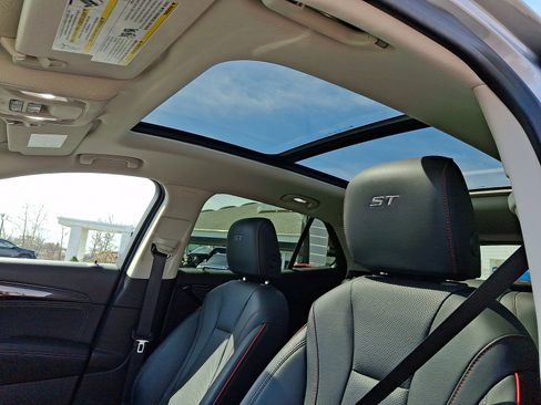 Used 2023 Buick Envision Essence w/ Sport Touring Package image 15