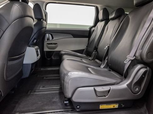 Used 2024 Kia Carnival LX FWD image 25