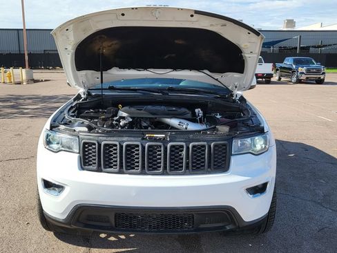 Used 2018 Jeep Grand Cherokee Laredo RWD image 33