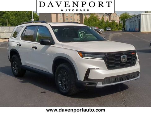 New 2025 Honda Pilot TrailSport image 1