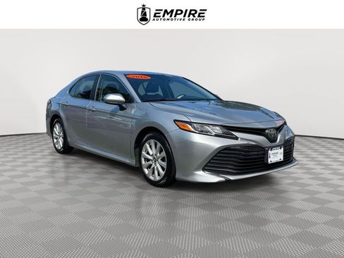 Used 2018 Toyota Camry LE FWD image 1