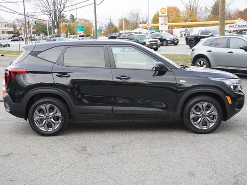 Used 2024 Kia Seltos LX image 16