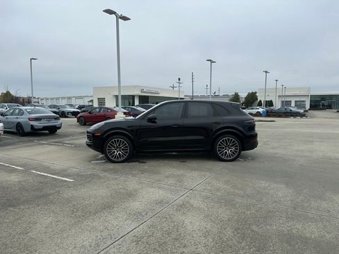 Used 2019 Porsche Cayenne S image 10