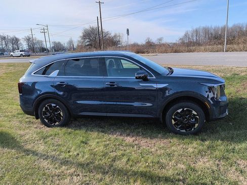 New 2026 Kia Sorento S w/ S Panoramic Sunroof Package image 2