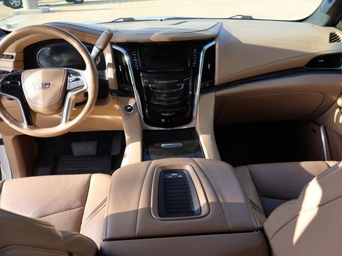 Used 2019 Cadillac Escalade ESV Platinum AWD/4WD image 12