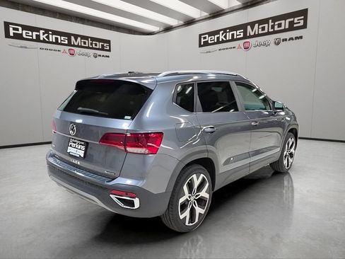 Used 2022 Volkswagen Taos SEL w/ Panoramic Sunroof Package AWD/4WD image 5