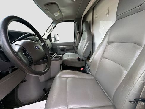 Used 2017 Ford E-450 and Econoline 450 Super Duty RWD image 16