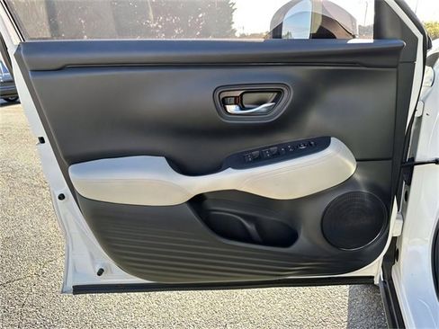 Used 2023 Honda HR-V LX image 18