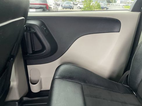 Used 2020 Dodge Grand Caravan SXT FWD image 21