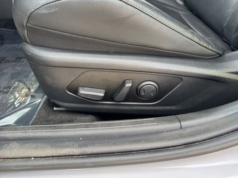 Used 2025 Hyundai Elantra Limited image 23