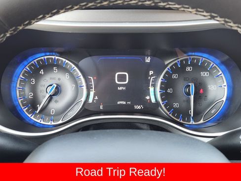 Used 2024 Chrysler Pacifica Touring-L FWD image 22