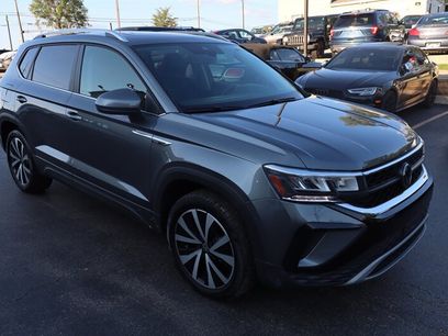 Used 2023 Volkswagen Taos SE w/ Panoramic Sunroof Package