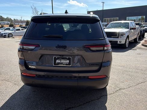 Used 2024 Jeep Grand Cherokee L Limited w/ Black Appearance Package image 9