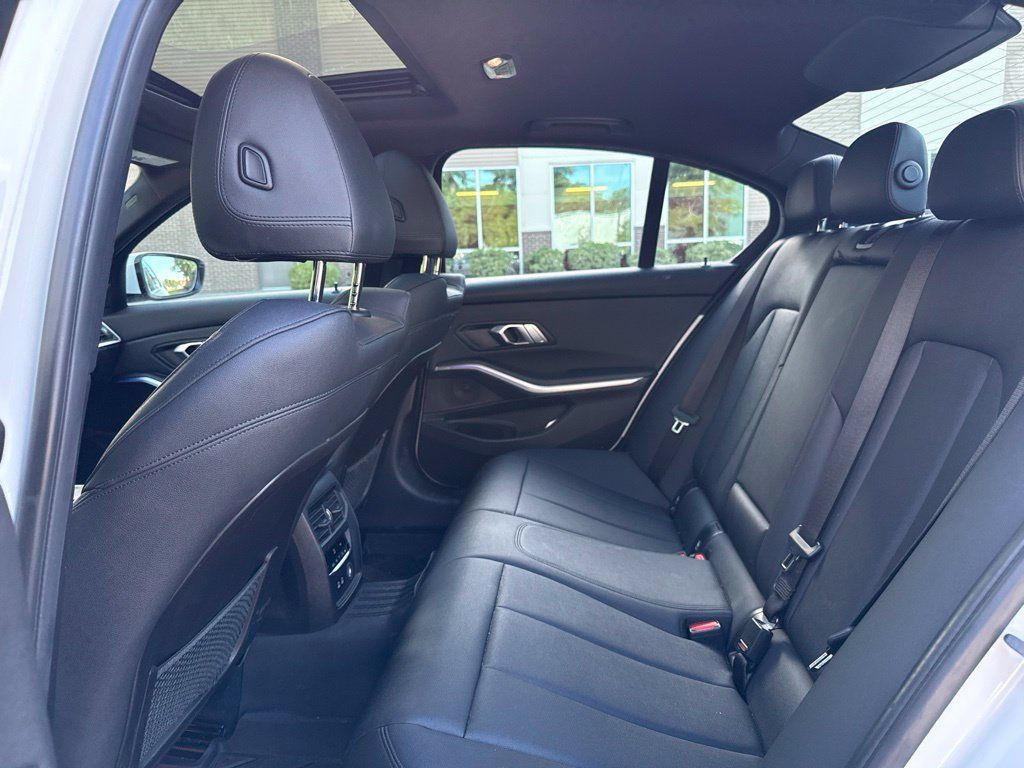 Used 2020 BMW 330i Sedan w/ Convenience Package RWD image 21