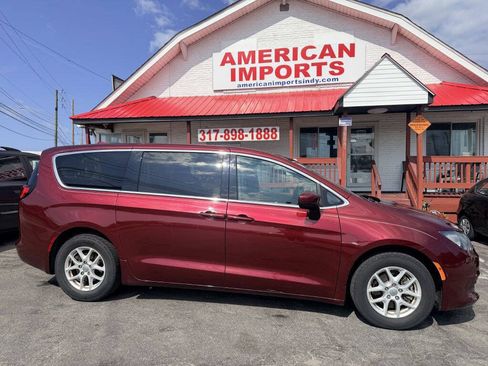 Used 2017 Chrysler Pacifica Touring FWD image 1