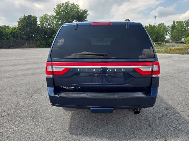 Used 2017 Lincoln Navigator Select AWD/4WD image 4