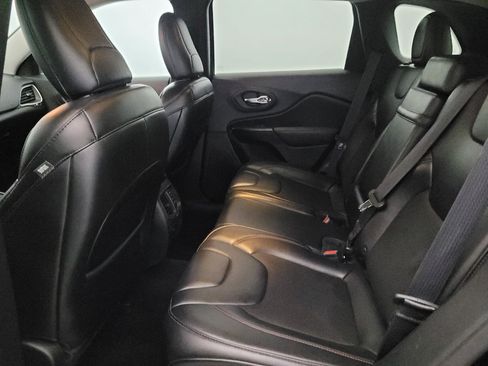Used 2019 Jeep Cherokee Trailhawk w/ Comfort/Convenience Group AWD/4WD image 18