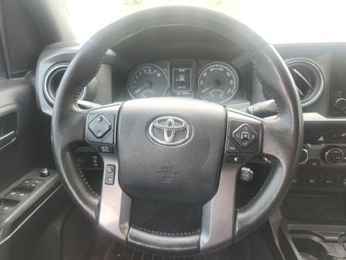 Used 2016 Toyota Tacoma TRD Sport w/ Premium & Technology Package AWD/4WD image 8